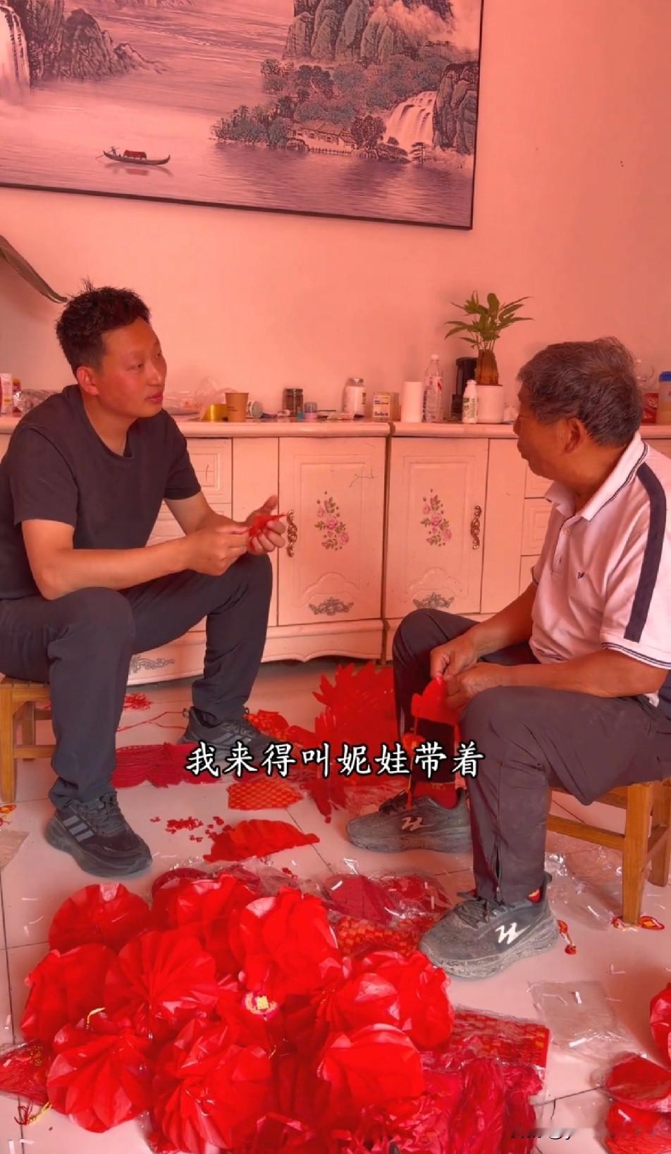 树兰还是顶着被骂的压力，来到老表家里帮忙
