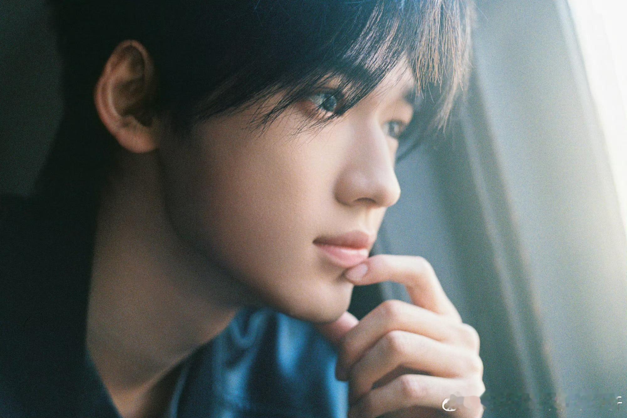 我说ai不能替代宋亚轩吧谁说AI能替代宋亚轩！这哥沉迷画自己的珍珠衣服，抽象到没