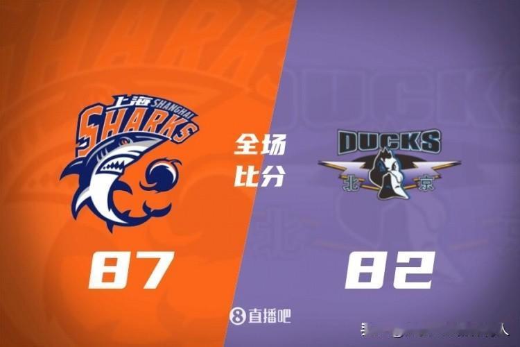 CBA季后赛半决赛G1“京沪大战”
上海主场87:82力克北京取得首胜
洛夫顿得