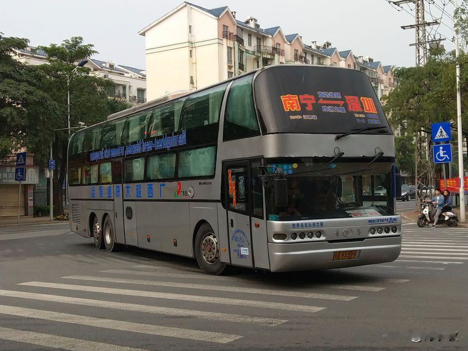 南宁 广西 广东 广西南宁曾经开往广东珠三角的省际长途客车（二）
图片素材来源于