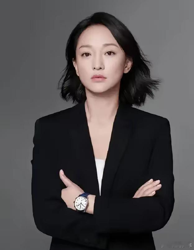 周迅资源好是别人找她合作。章子怡是自己去闯。就拿高奢香奈儿来说，别的代言人换了一