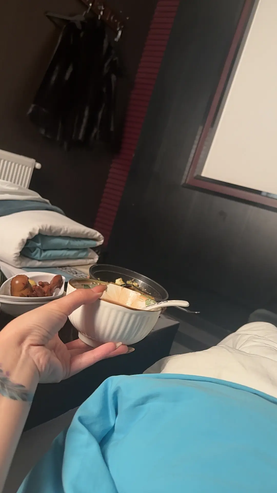 以前累了只会偷偷流眼泪 现在累了只想精油开背