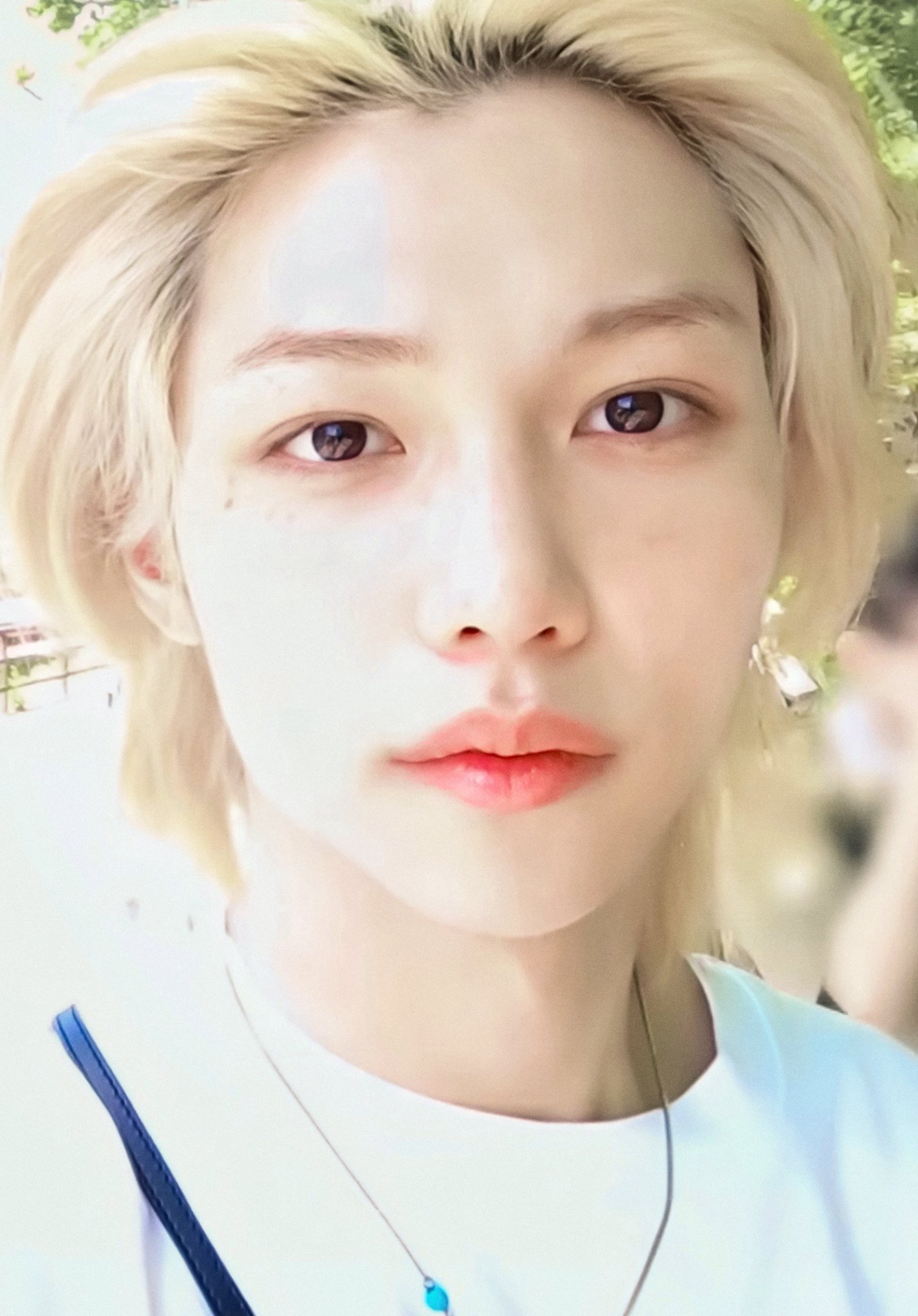 李龙馥 felix 表生气嘛 看看李龙馥精致的五官 ​​​