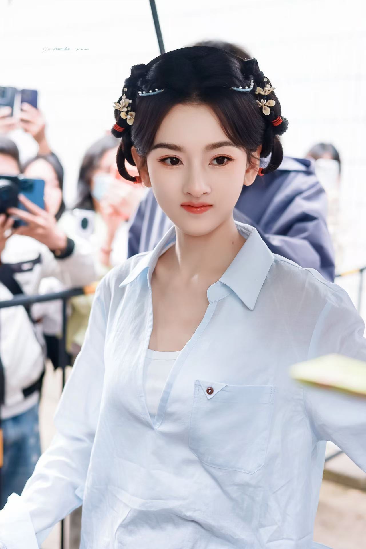 宋祖儿THX 宋祖儿 in PCLP细肩带修身弹力工字背心V领亚麻长袖衬衫宋祖儿