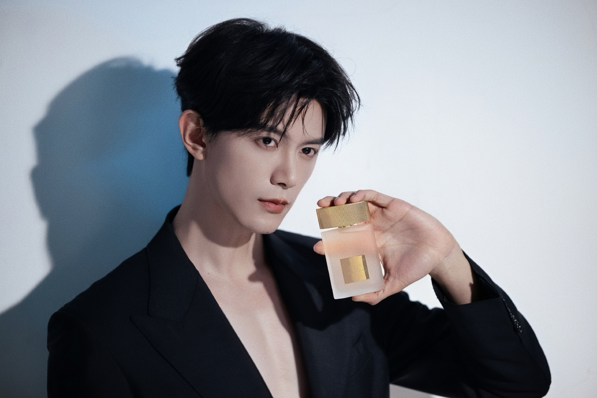 邓凯出演将门独后将门独后乱世棋局风起云涌，邓凯登场化身皇甫灏，以谋略为刃，搅动朝