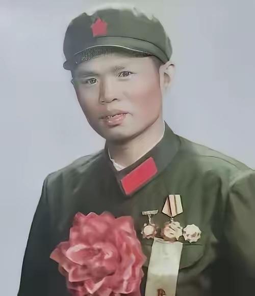 1982年，在越战中立下一等功的龙洪春，坚持娶一个入狱的女工，被取消军校保送，两