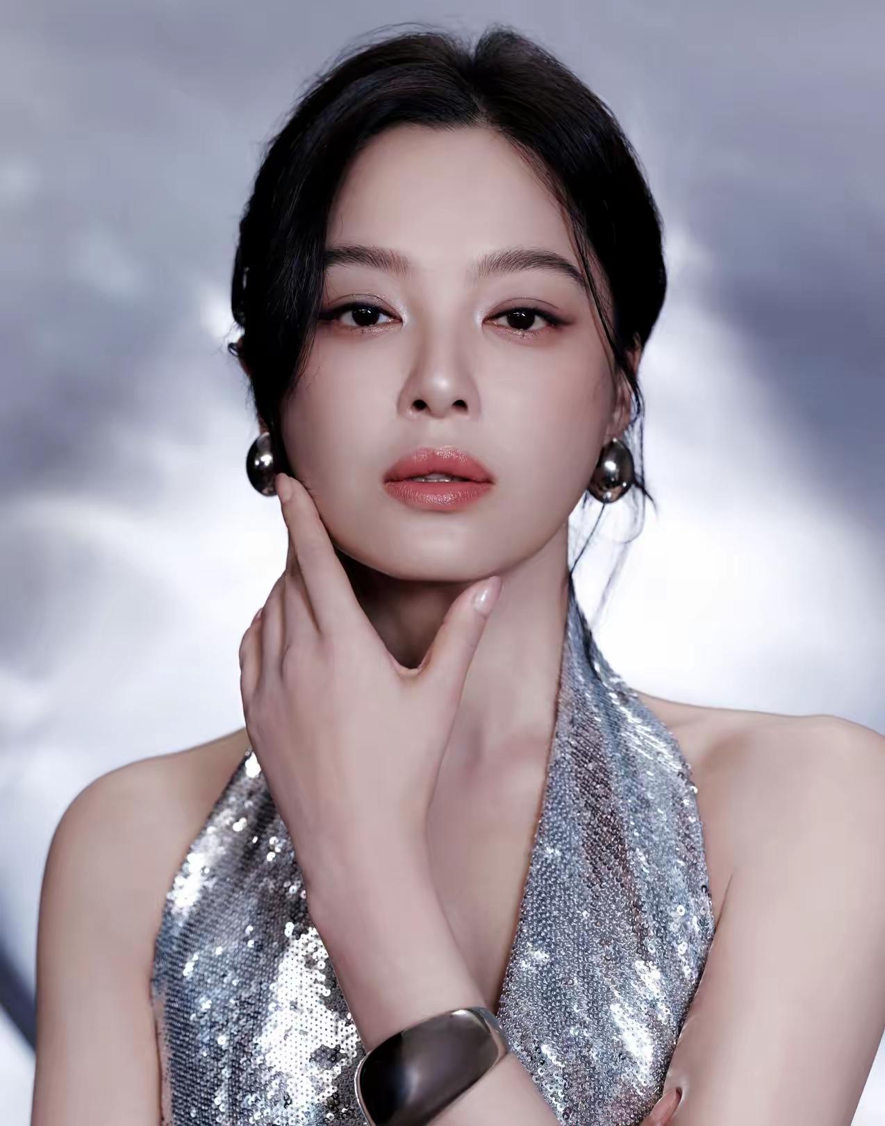 终于明白辛芷蕾为什么不结婚了，
不是没人馋她身子，
而是她今年40岁，就已经明白