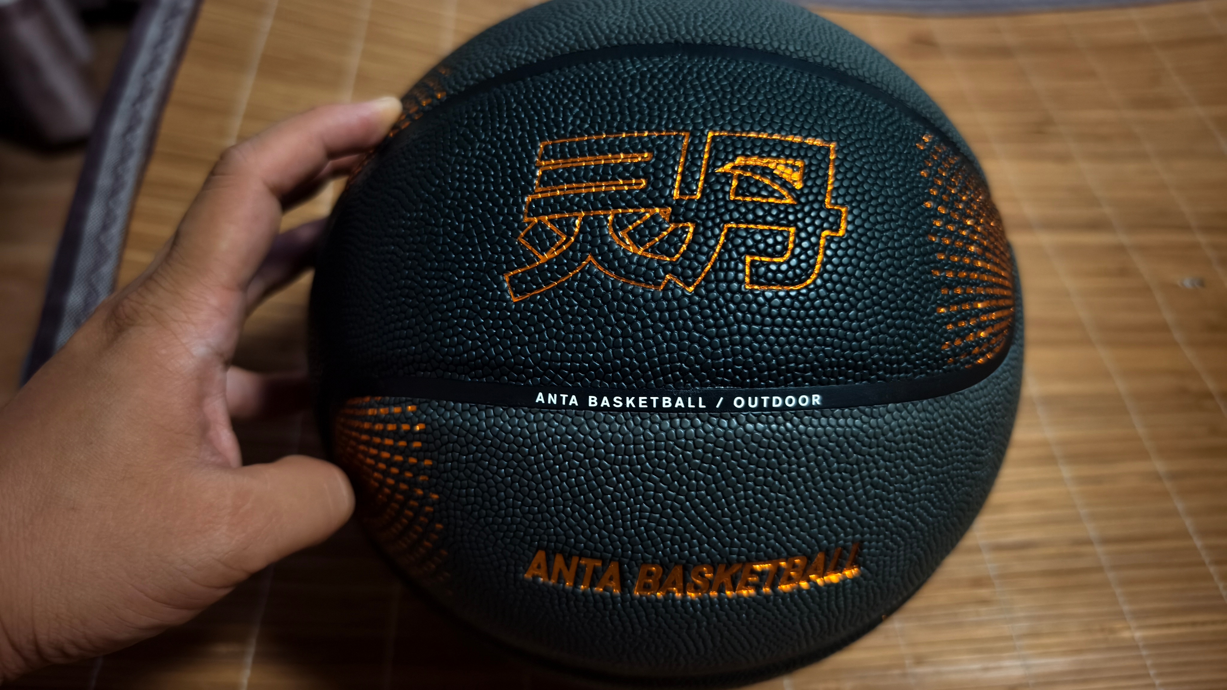 威尔胜的球用久了，换个安踏的试试 ​​​