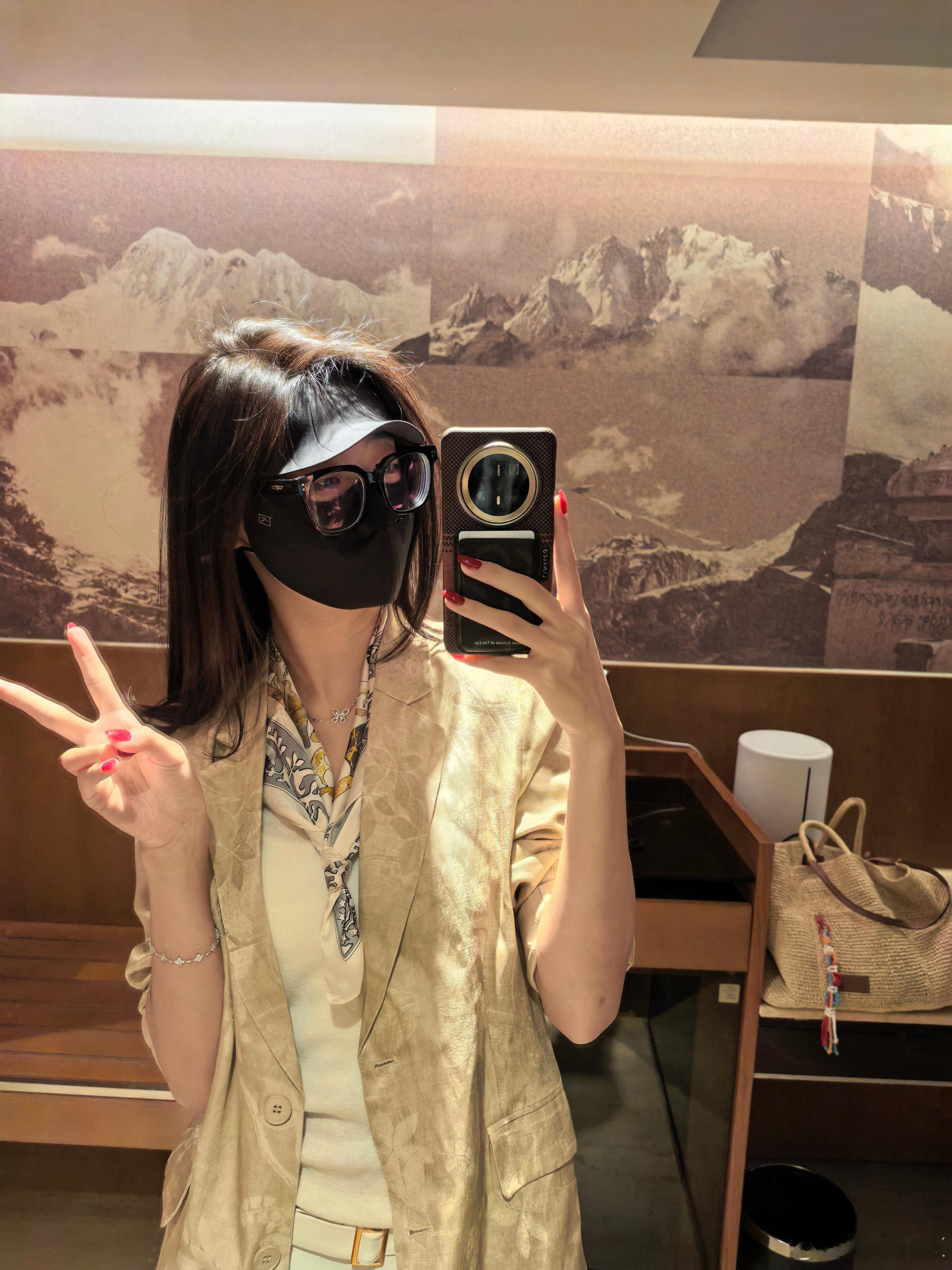 打道回府，晚上回家看歌手去本命年真的喜欢红色💅  ​​​