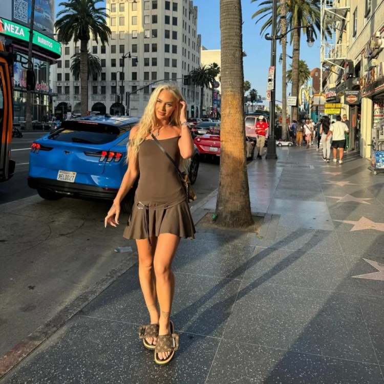 太阳报：“足坛最性感球员”阿丽莎·莱曼面临降级，网上还遭辱骂