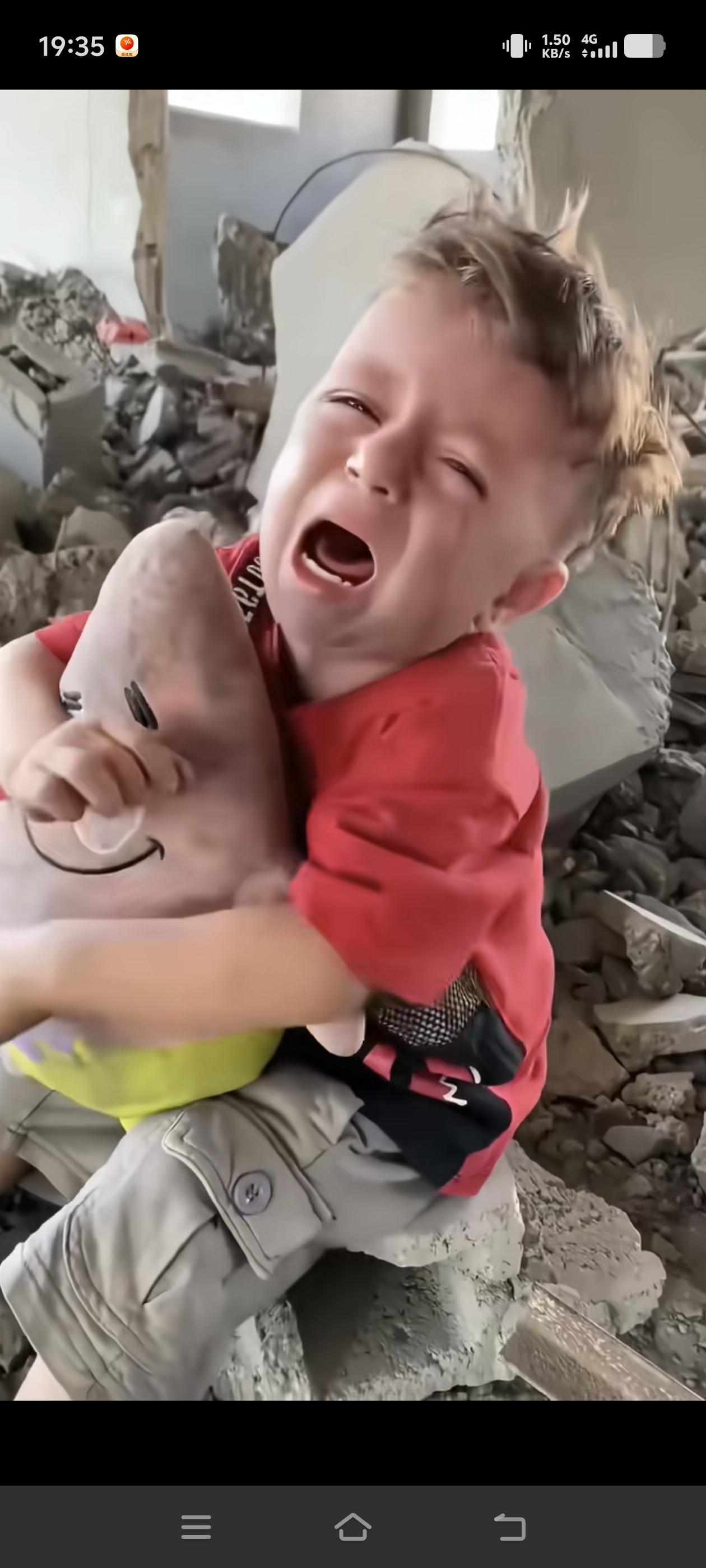 我也不知道怎么啦刷视频，突然就看到美军轰炸伊朗后，伊朗战后的景象，不知道怎么看到