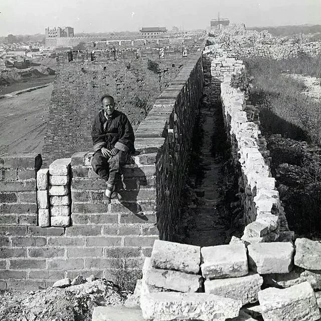 1900年，北京，义和团运动时期，城墙上的美军堡垒。