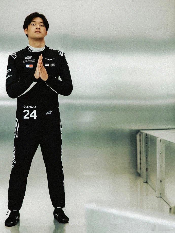 凯迪拉克发布新赛季赛车服帅不帅？