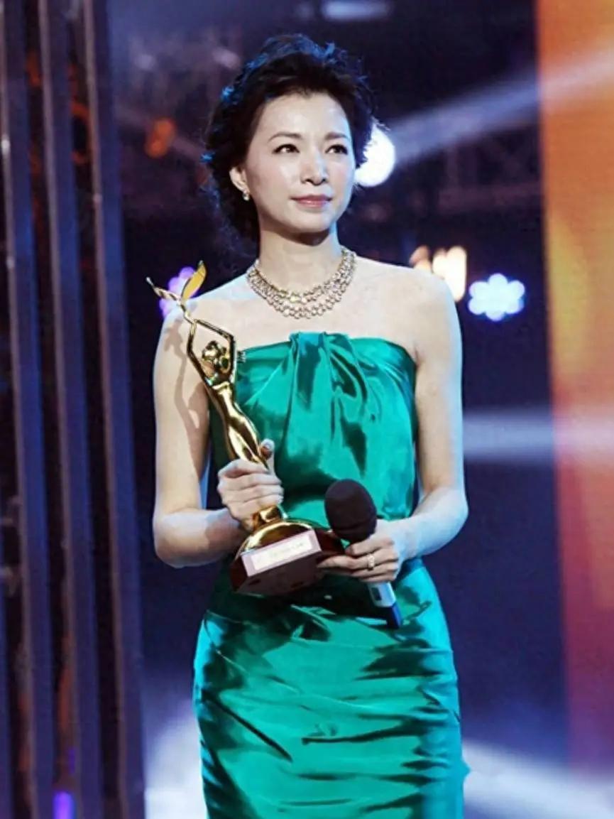 淡出央视3年的董卿所嫁非人，老公成老赖，后悔了吗？

董卿，是一个传奇的存在，不