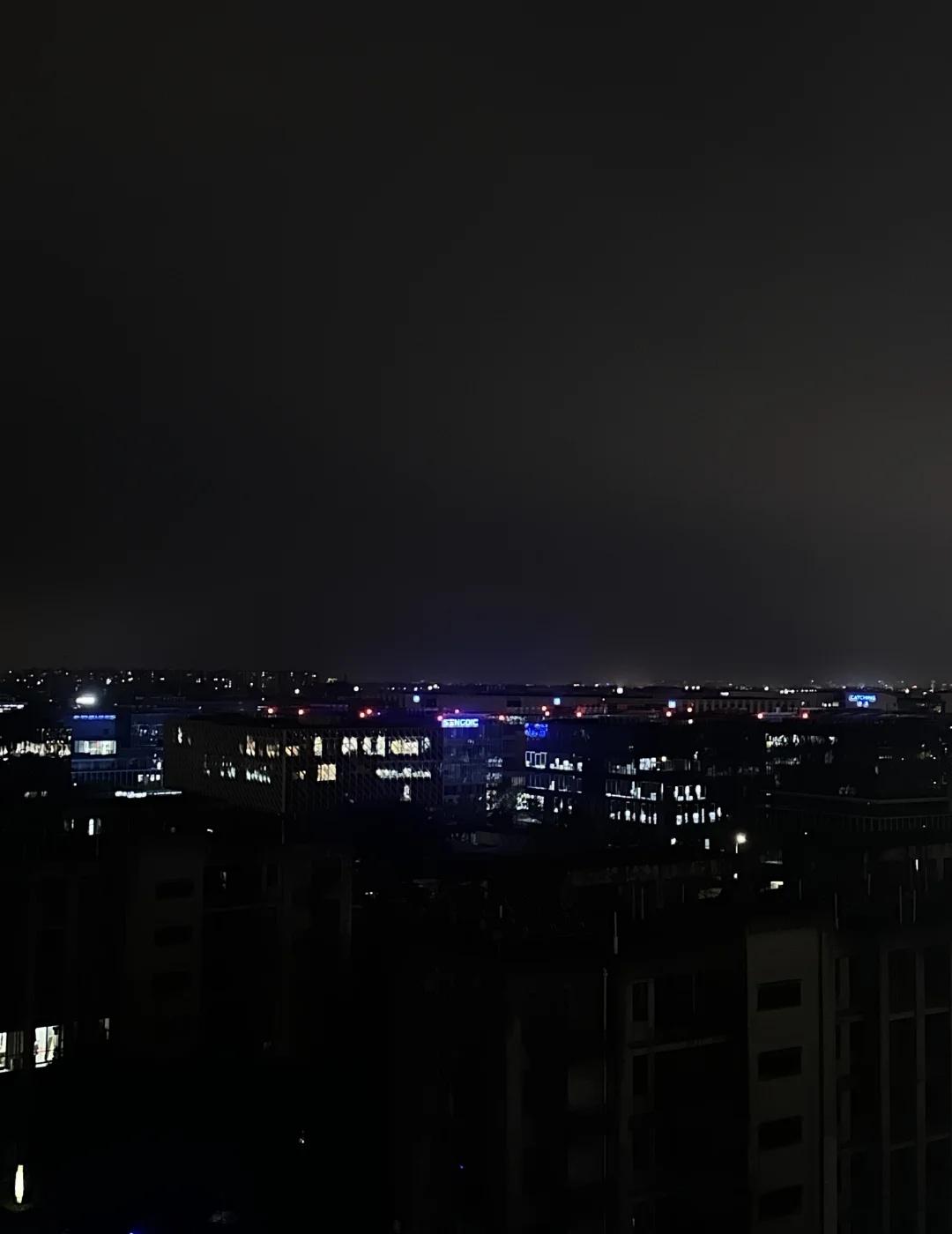 有人懂吗？嘉兴居然有秋天了！
9月的嘉兴居然有凉意了🍂
终于不是“春夏冬”了吗