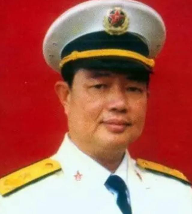 1988年，陈伟文在南海击毁了越南三艘战舰，收复9座岛礁，得胜后按理来说应饱受嘉