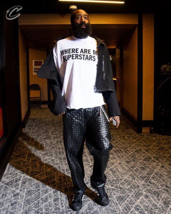 哈登生涯得分突破29000 冲击三万分！哈登生涯得分突破29000，位列历史第九