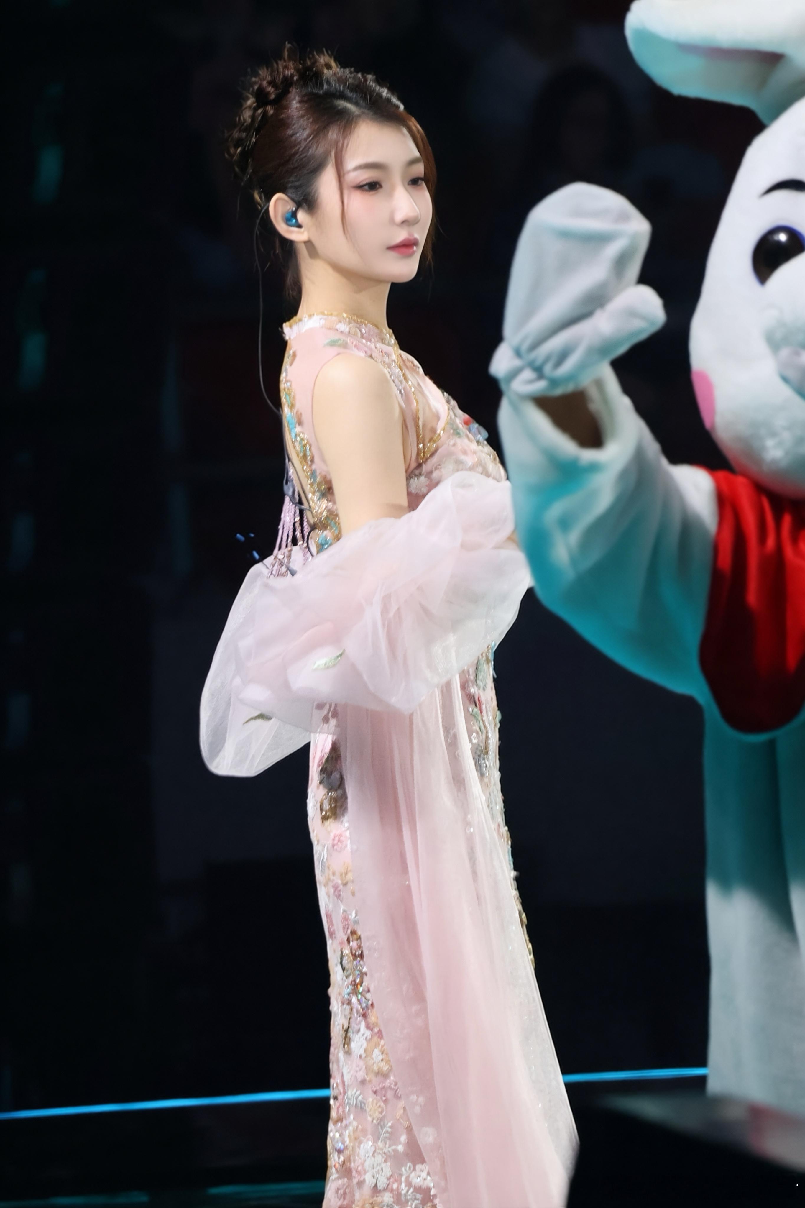 这位宝宝非常会抓拍了！ ​​​