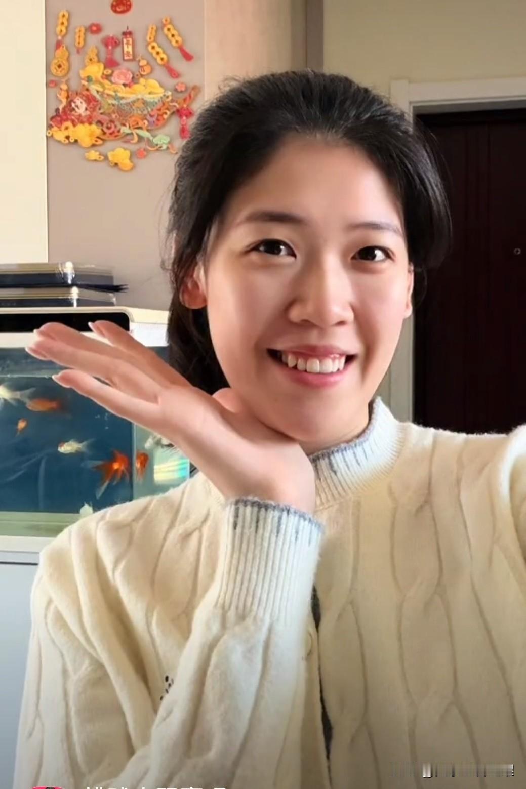 让我们女排学习李盈莹。
看看李盈莹受伤后的训练强度，一些号称世界级主攻，球队核心