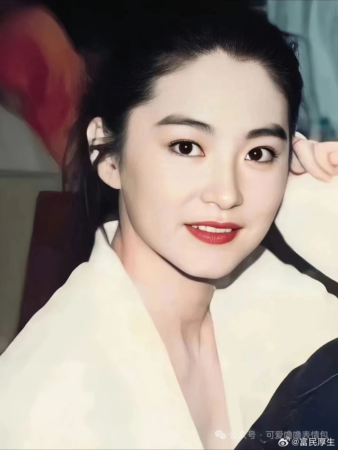 清露没有什么晨昏在风里在云里时时凝着细碎的微凉的清痕念你好像也没有分寸在风里在云