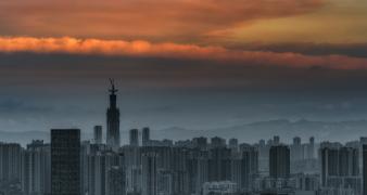 参考 2025 年的数据，重庆本地物理类最低投档线 524 分，历史类 538 