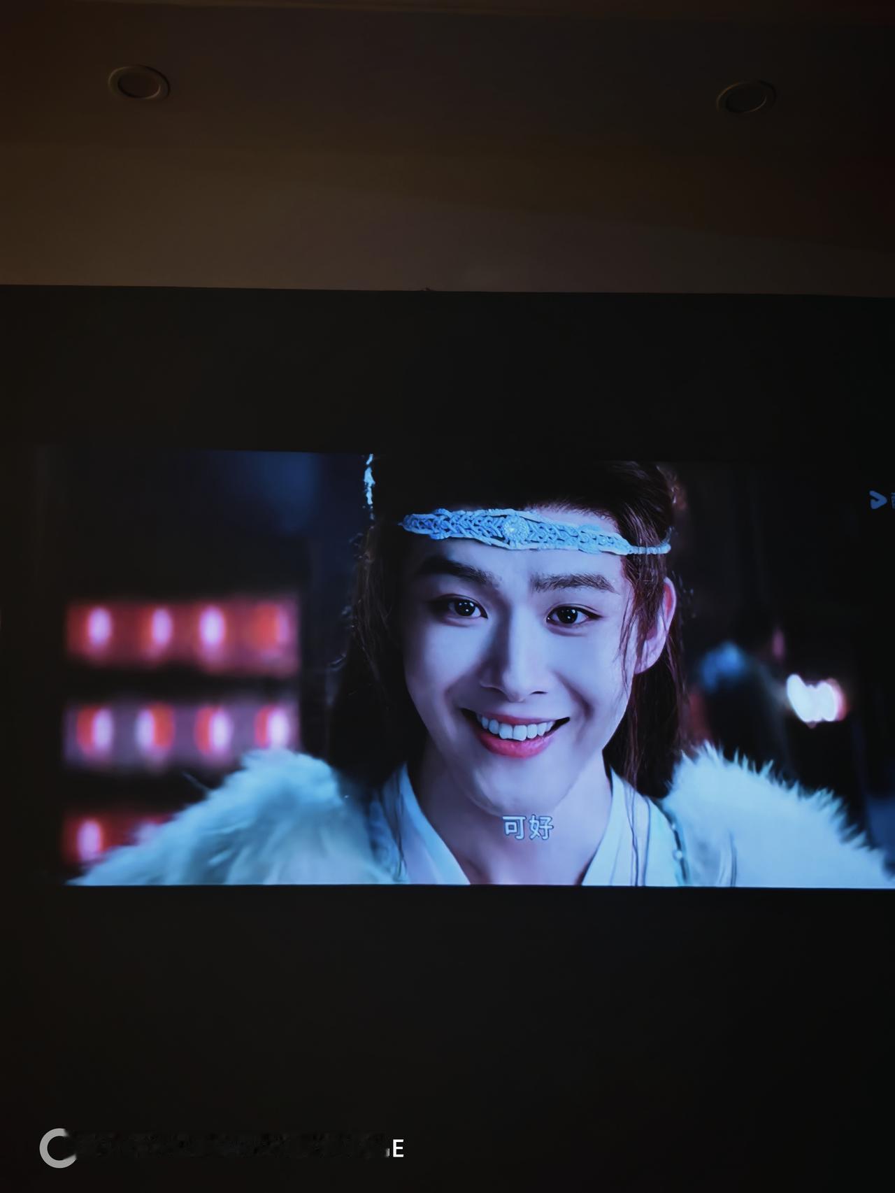 第一次看到田嘉瑞，是在云之羽，《月鳞绮纪》中的田嘉瑞饰演寄灵。很喜欢看他，很精灵