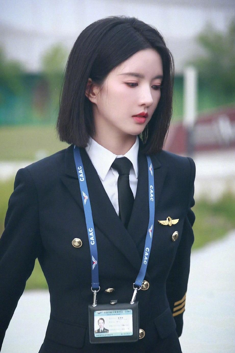 内娱爱豆转型又一位稳扎稳打的选手👉刘些宁，《五福临门》后攒下三部女一剧，再加上