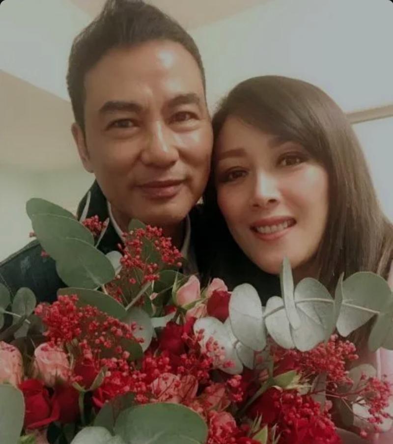 一个发誓丁克的男人，最终的归宿，是给女儿铺路。
父亲是殉职警察，他住板间房长大