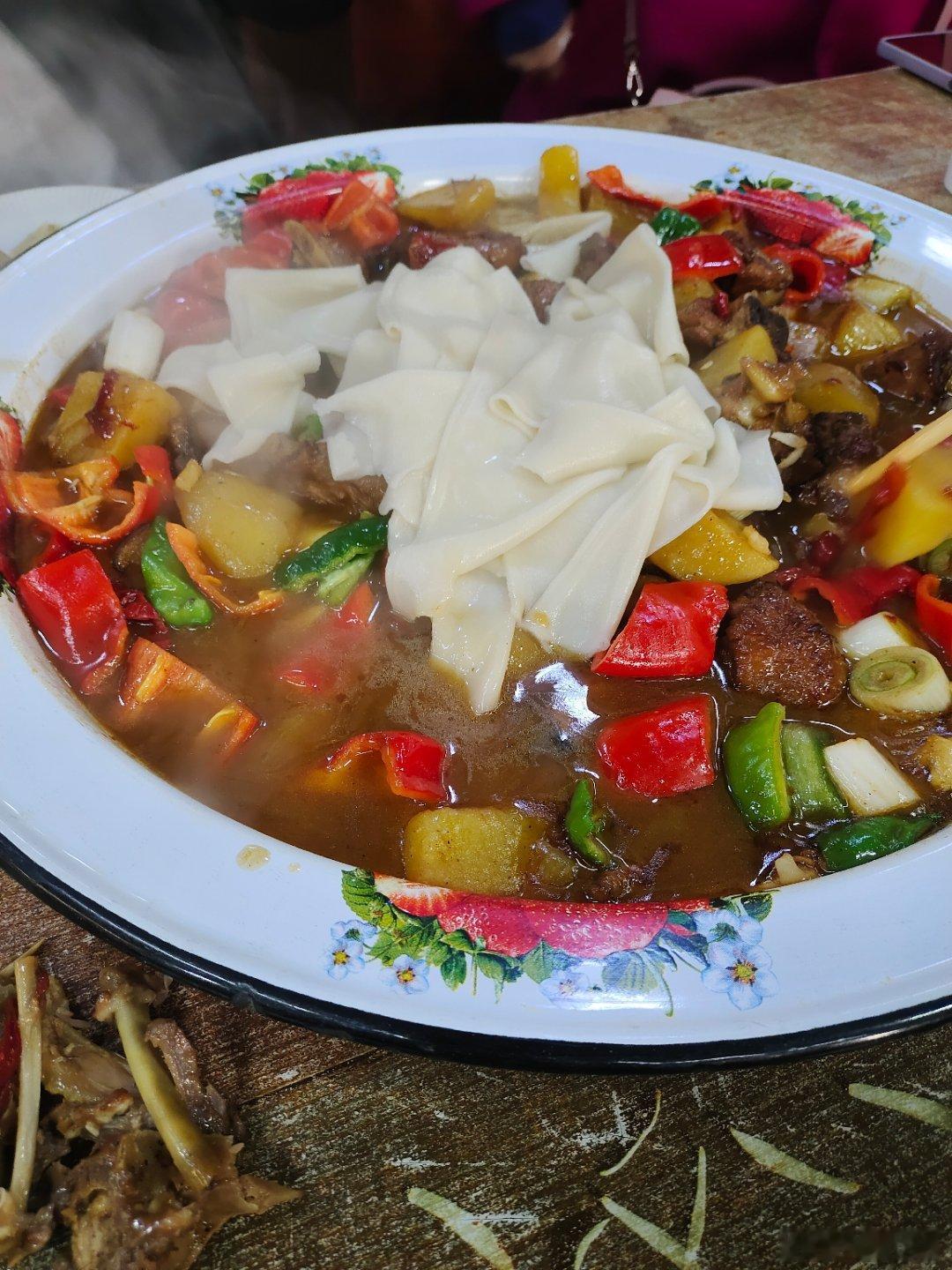 新疆IP网友称大盘鸡里有土豆是的，我可以作证，大盘鸡里有土豆，并且我觉得土豆和后