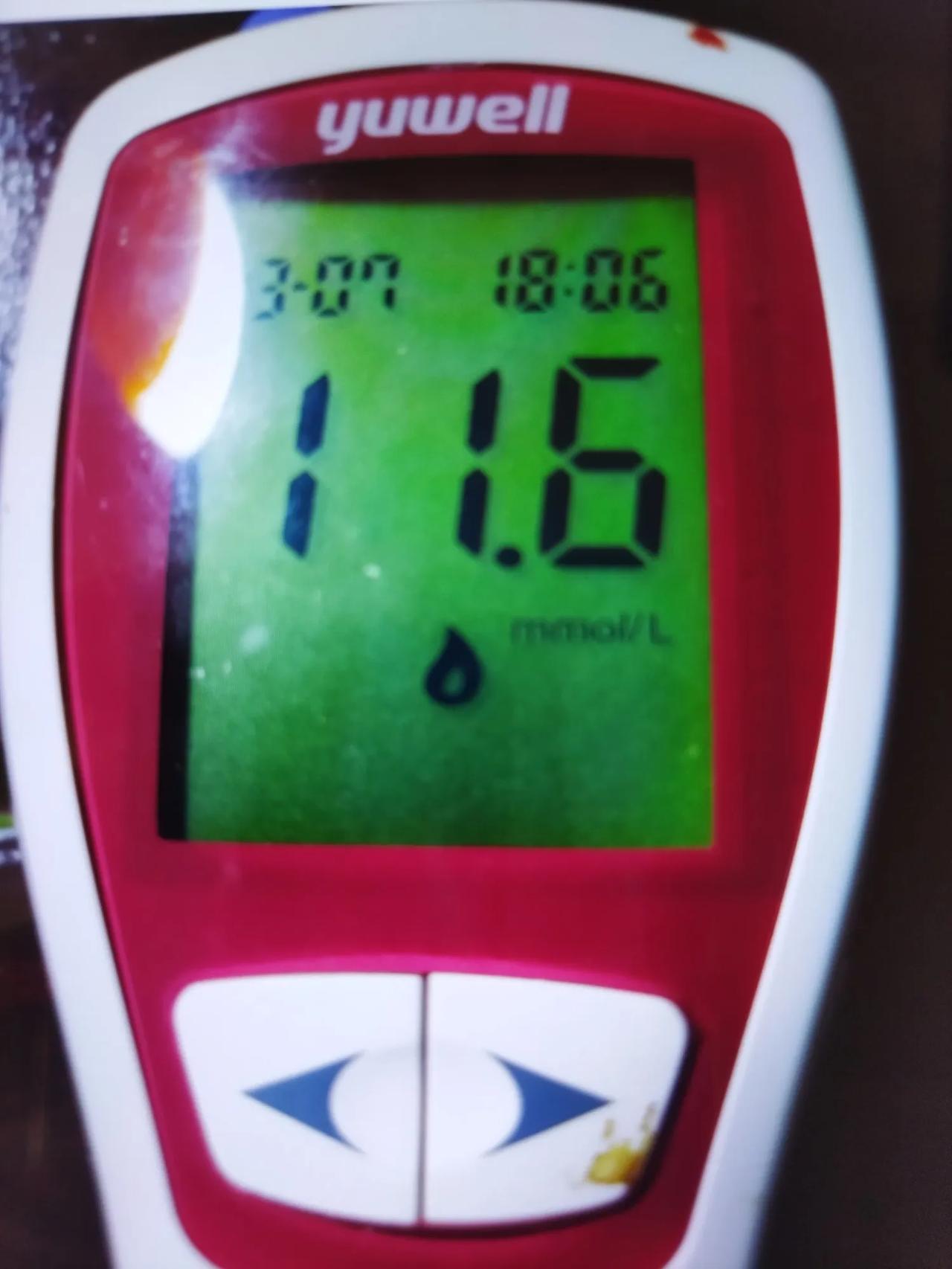 今天这餐二血糖值有点高啊。

今天中午猪肉炖鸡架。

两个大土豆，一根山药，外加