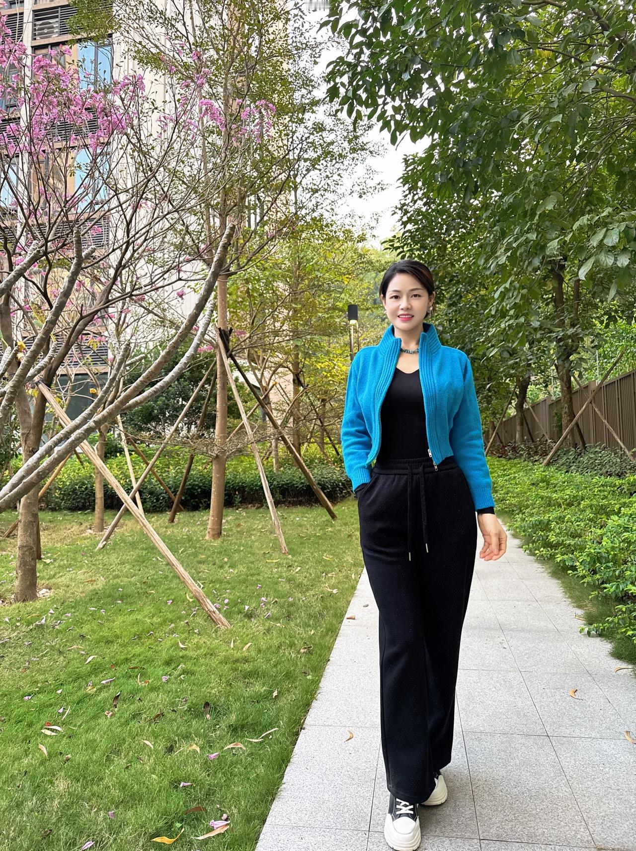 日子慢慢翻页，岁月悄悄沉淀，留在记忆里的，都是值得珍藏的人间烟火户外 穿搭 晨运