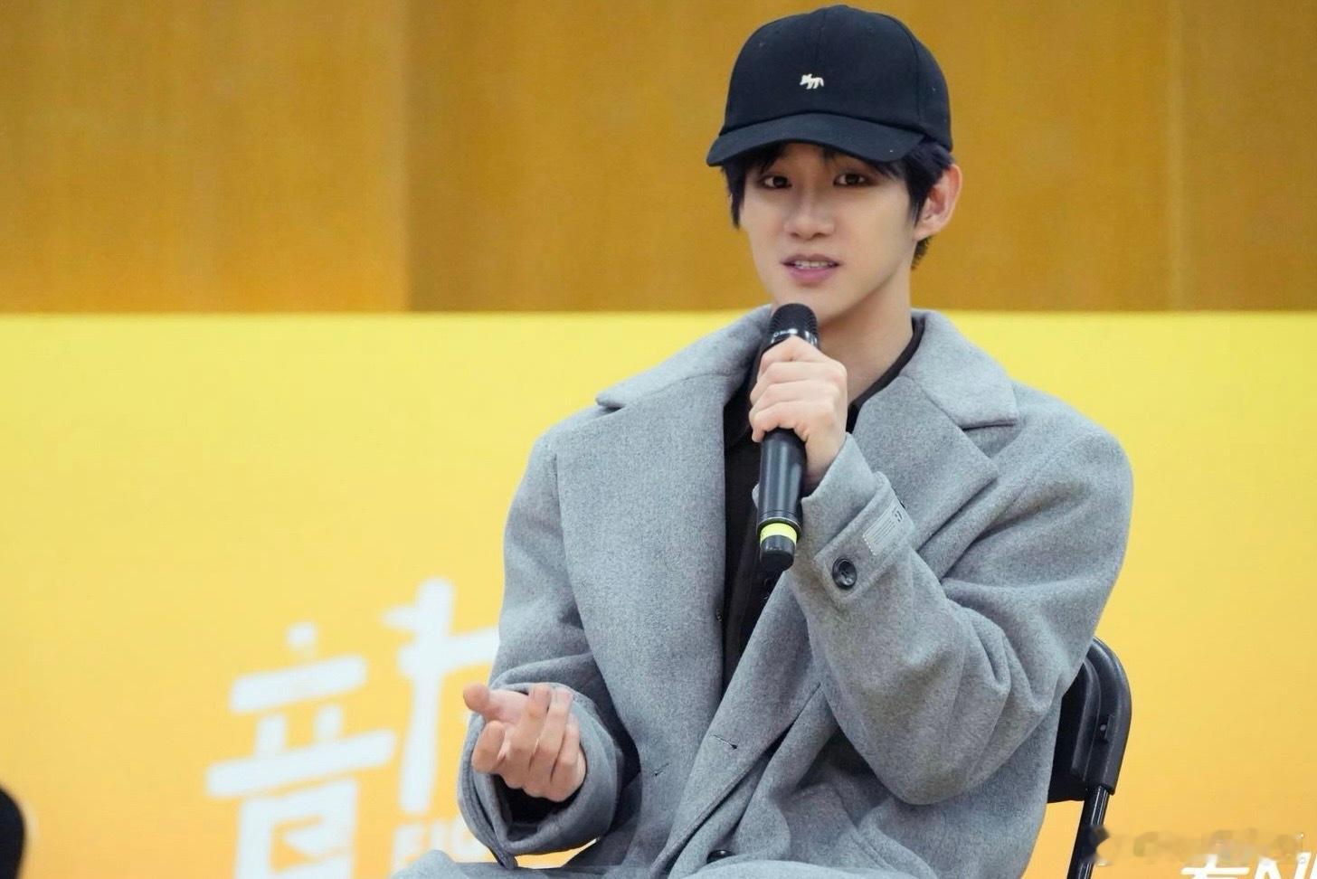 徐子未现身成都大音联赛训练营 昨日现身大音联赛训练营，为参赛校园高手加油助威，传