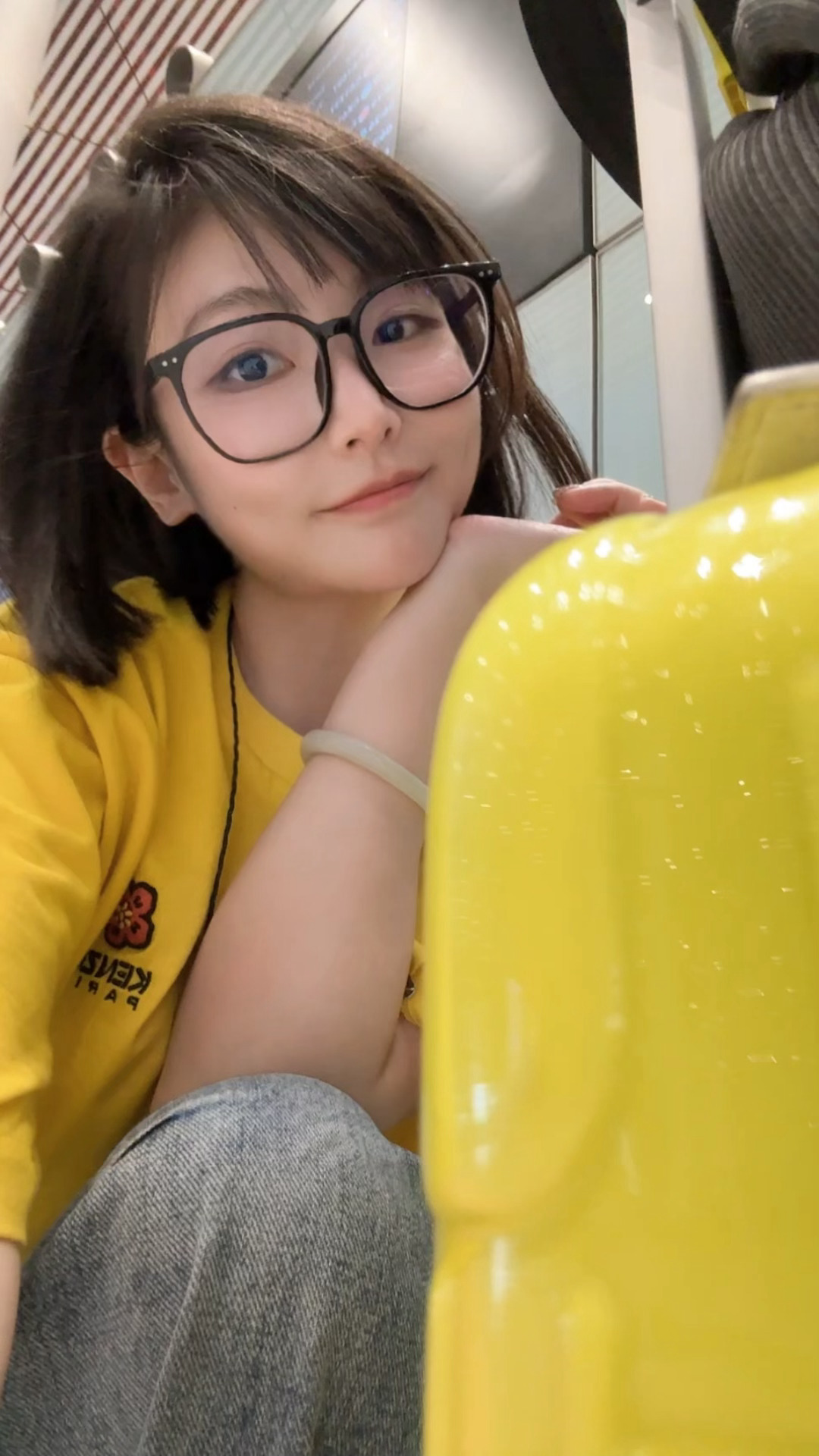 哇塞！竟然在机场偶遇同款行李箱[赢牛奶]突然理解为什么会有人拿错箱子了[doge
