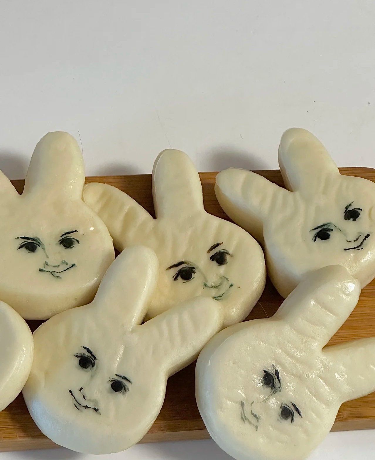 山东人蒸大馒头研究出了透明馒头这馒头我就想问你，你能不能咬得下口！？[允悲][允