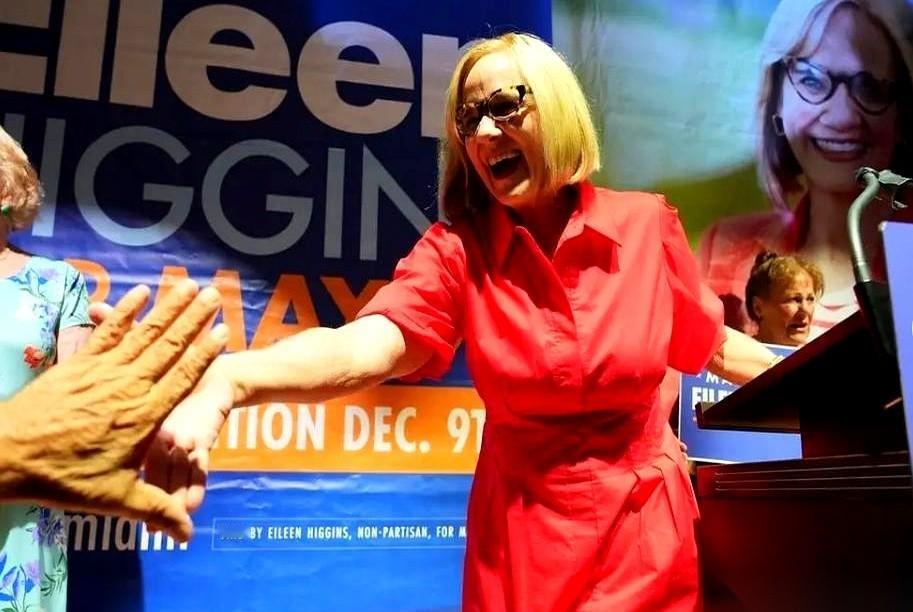 特朗普亲自下场站台，结果呢？
输了。
输得还不是一星半点，差了将近20个百分点，