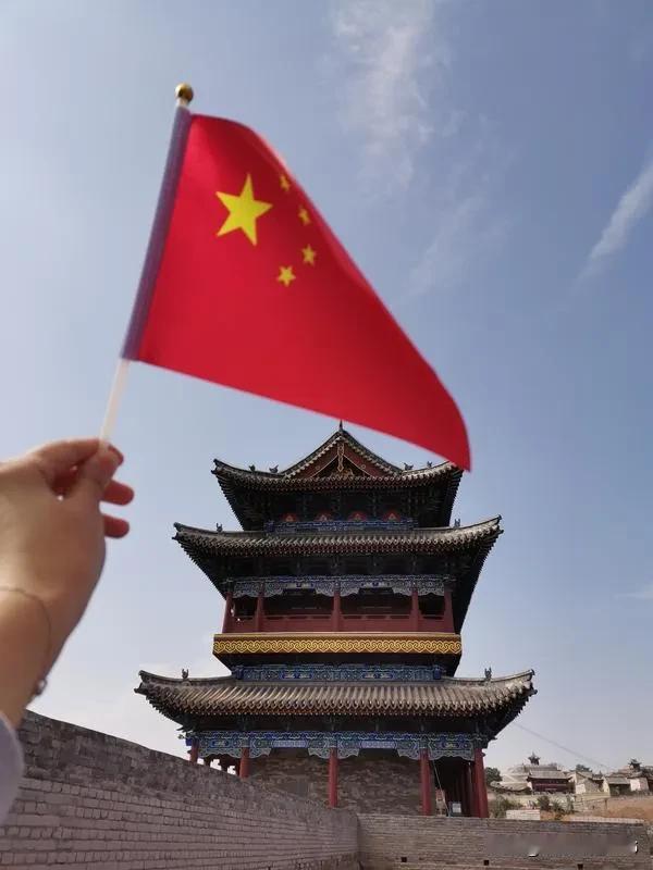 母亲的家国情怀
我当兵的时候，你担心我会在打仗时牺牲；我当警察的时候，你担心我在