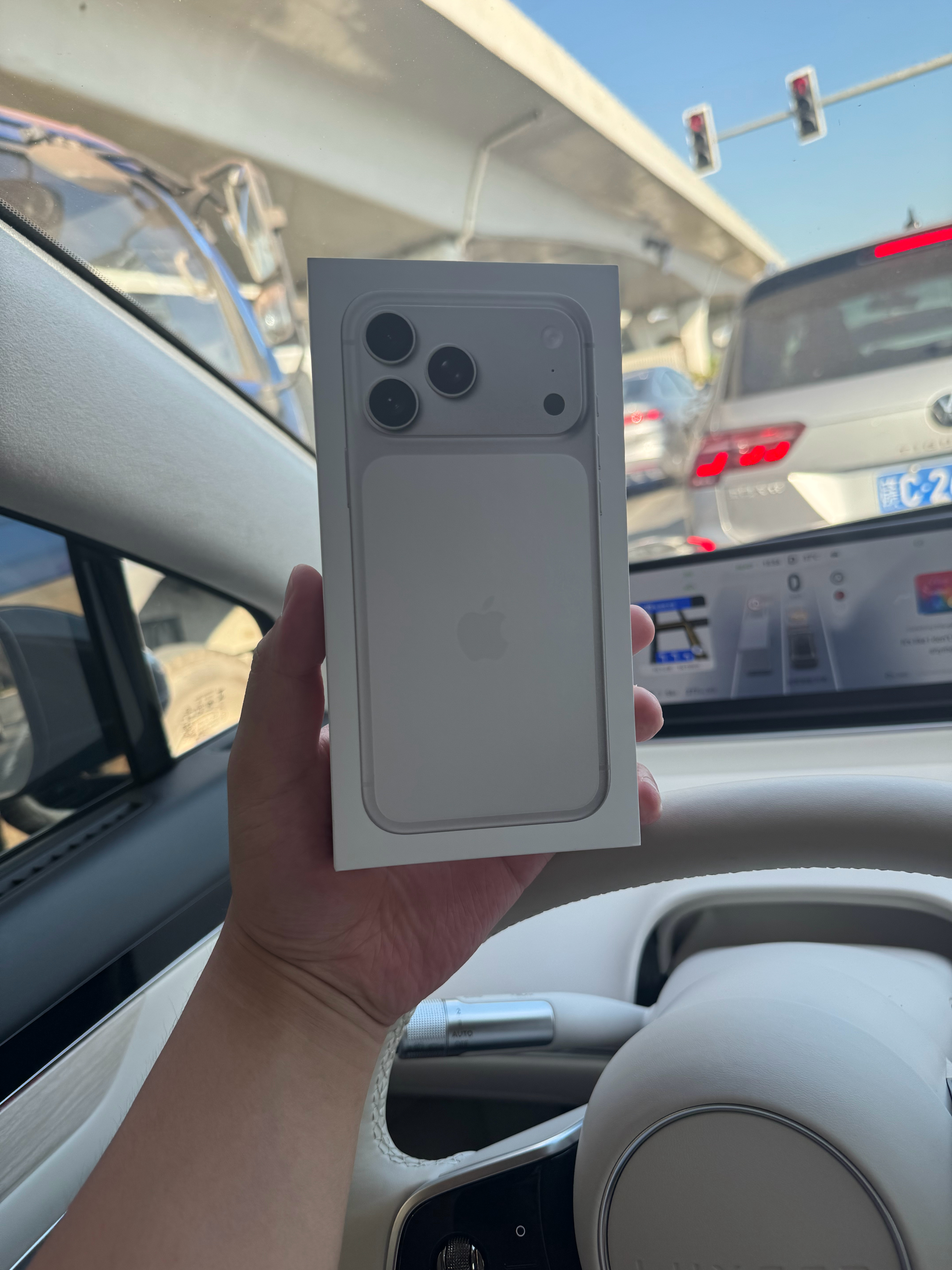 十五的月亮十六圆，我的17 Pro Max 1万4千元[不愧是你] ​​​