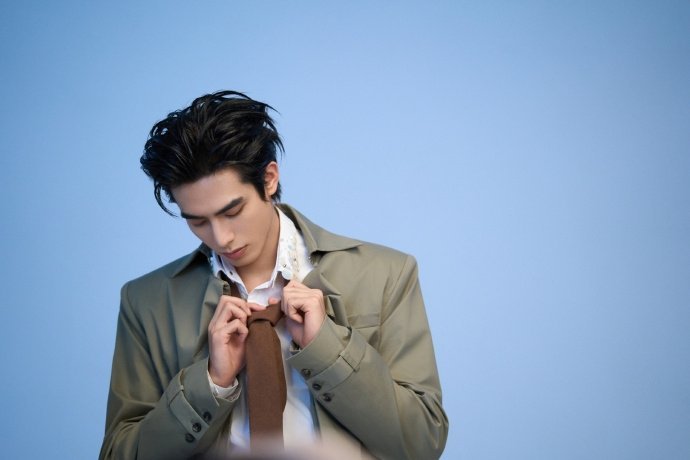 宋威龙熟男味藏不住了宋威龙年上男发力了宋威龙这波熟男味直接拉满！年上感爆棚，沉稳