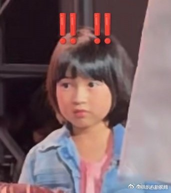 陈意涵上一秒女明星下一秒女神经livehouse画风突变，别人美美营业，陈意涵直