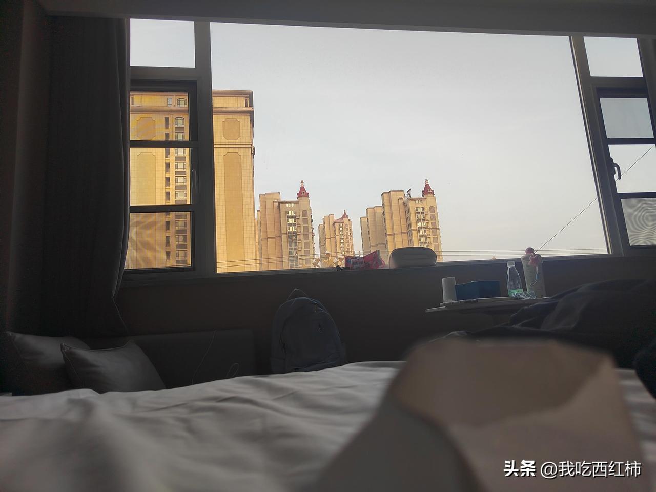 考公在酒店爆哭
试了套西装 感觉自己好丑 备考这一年长胖了好多 一年基本都没自拍