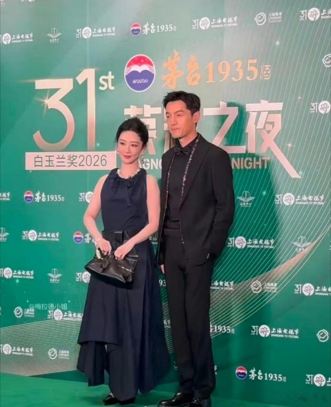 杨紫这气质看起来比胡歌还成熟，像胡歌的大姐 