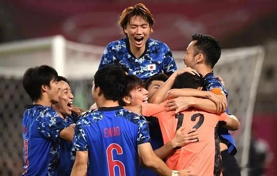 001   世预赛   日本vs加纳 日本队近5次交手取得3胜2负占据上风，在整