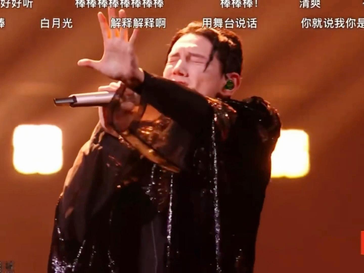 艾热张睿唱齐天时后台反应艾热张睿唱齐天后台没一个人是坐着的 笑疯！含金量看后台反