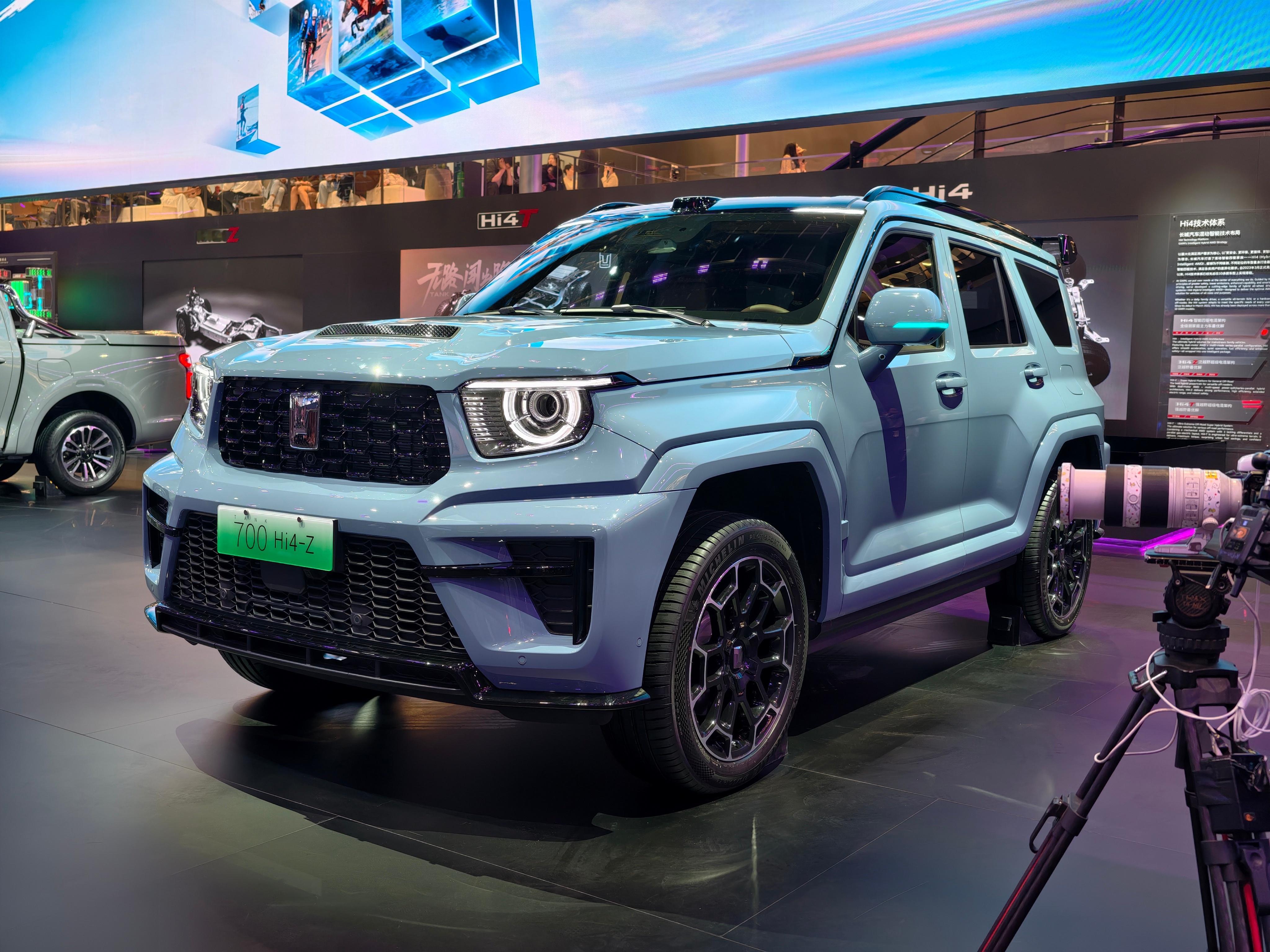 坦克展台这次是分了麒麟文化区和敦煌艺术专区，氛围感拉满，还有个动态体验区围了一圈