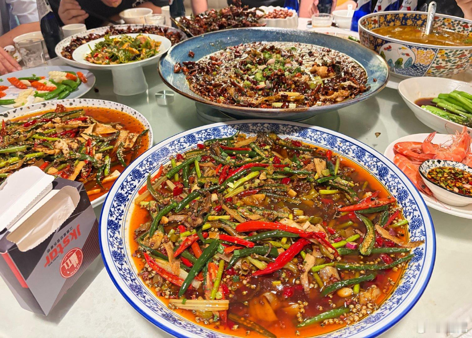 今晚在整顿重庆江边的重口味餐饮！ 