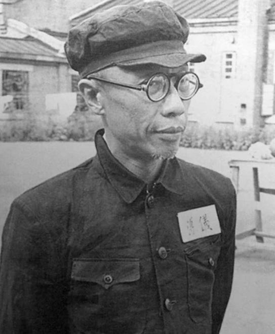 1962年毛主席在中南海宴请溥仪，对溥仪自传评价道：你把自己写坏了，我实在看不下