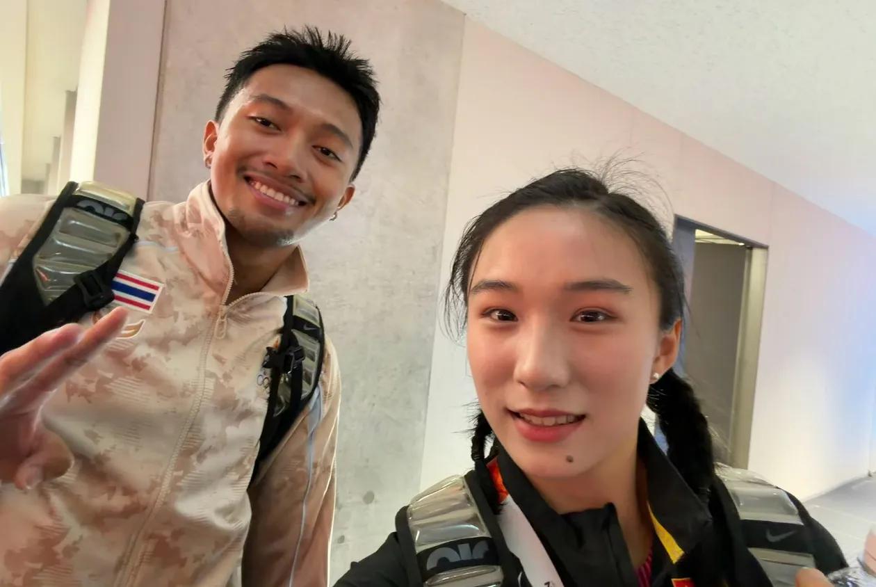 亚洲短跑新生代双子星，终于同框！

左边的是泰国短跑天才—普里波尔·布森，现在2