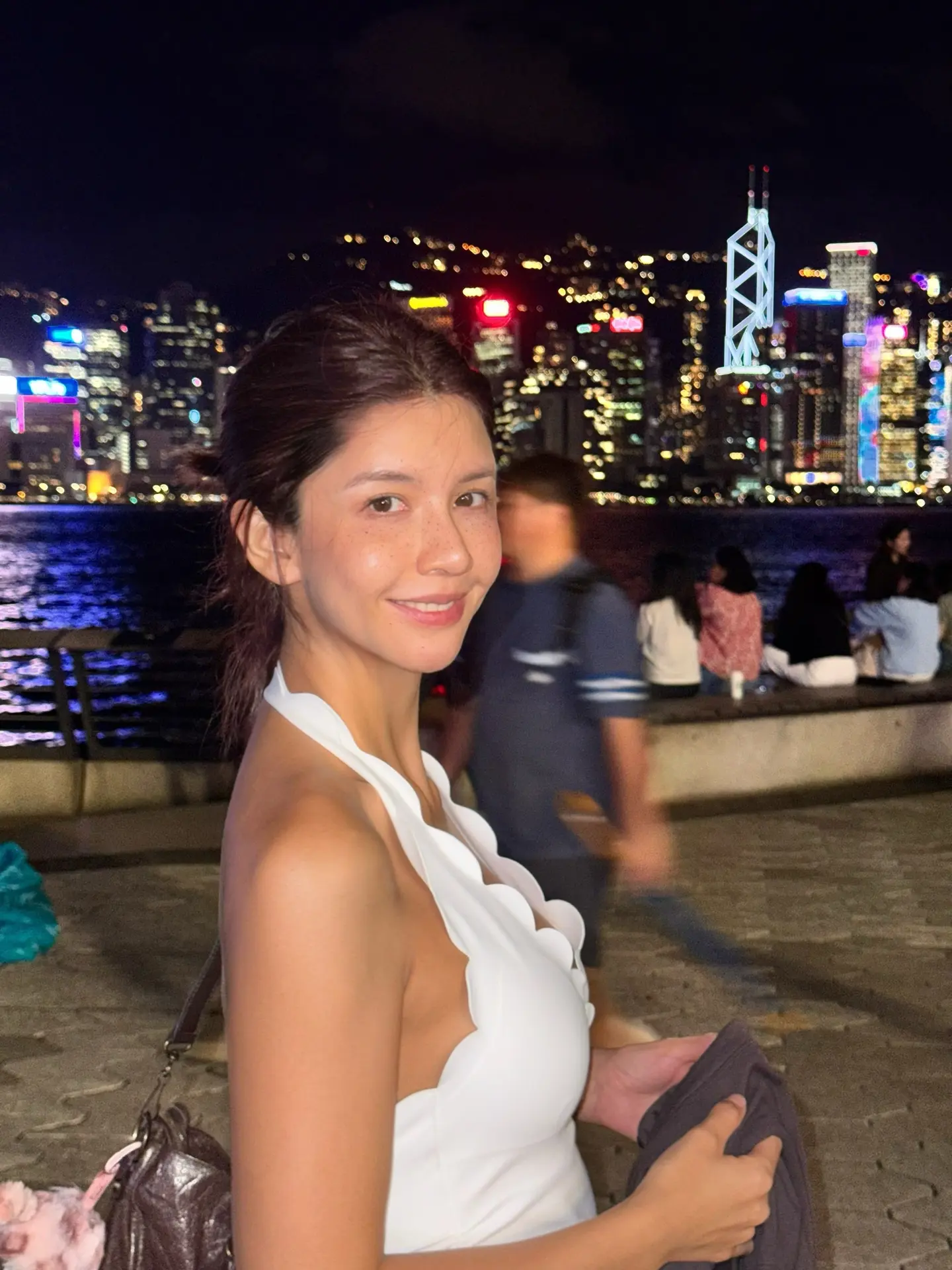 想看夜景还是想看我。别等了 今天潍港没有灯光秀