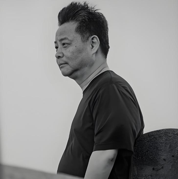 余华说：“高大结实的寡妇喜欢和年轻人睡觉，我记忆里至今回响着她站在田头时的宽大嗓