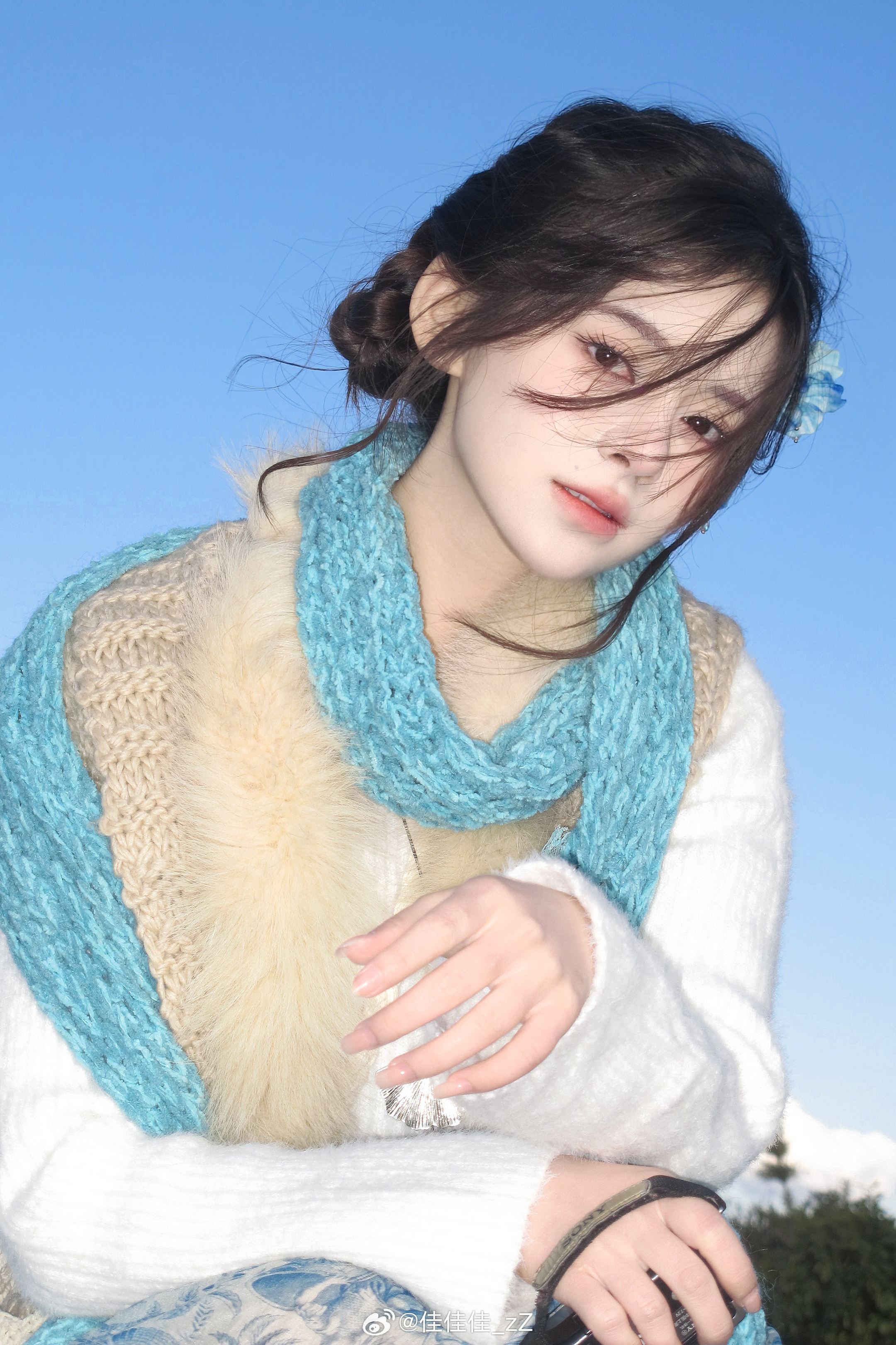 佳佳子_zZZ “今天刚爬山拍的～真冷呀～” 